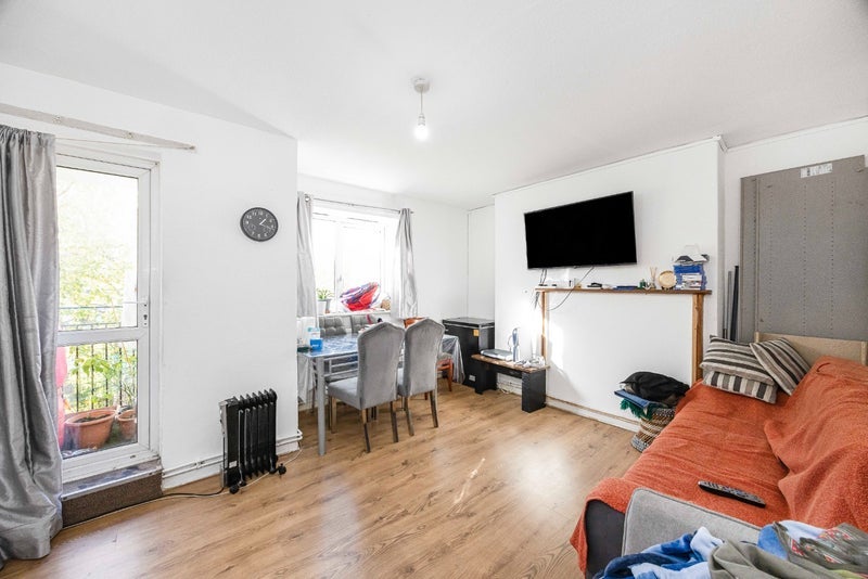 Flat Thomas Road in Greater London