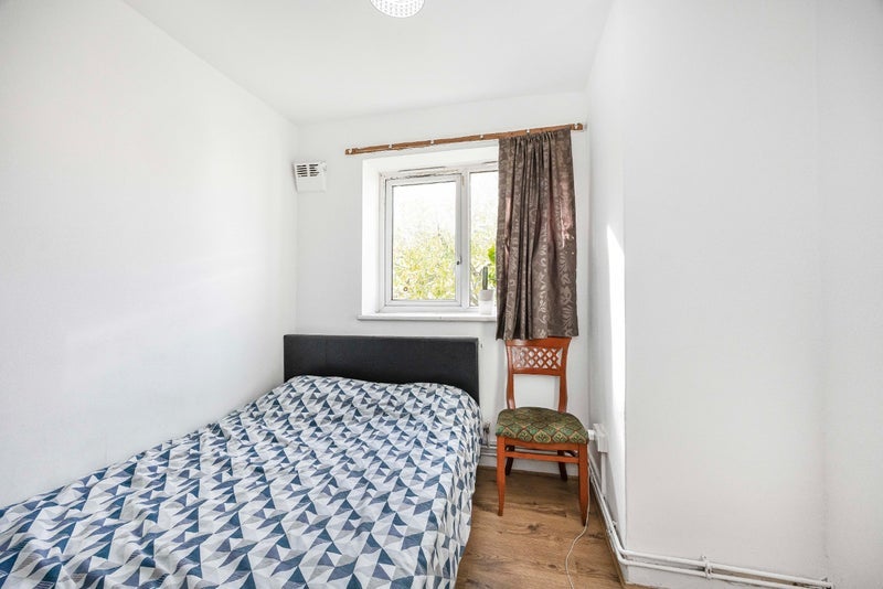 Flat Thomas Road in Greater London