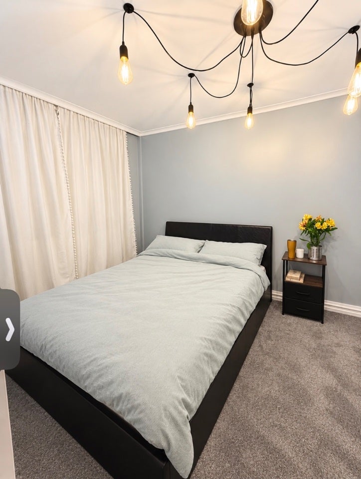Flat Westbridge Road in Greater London