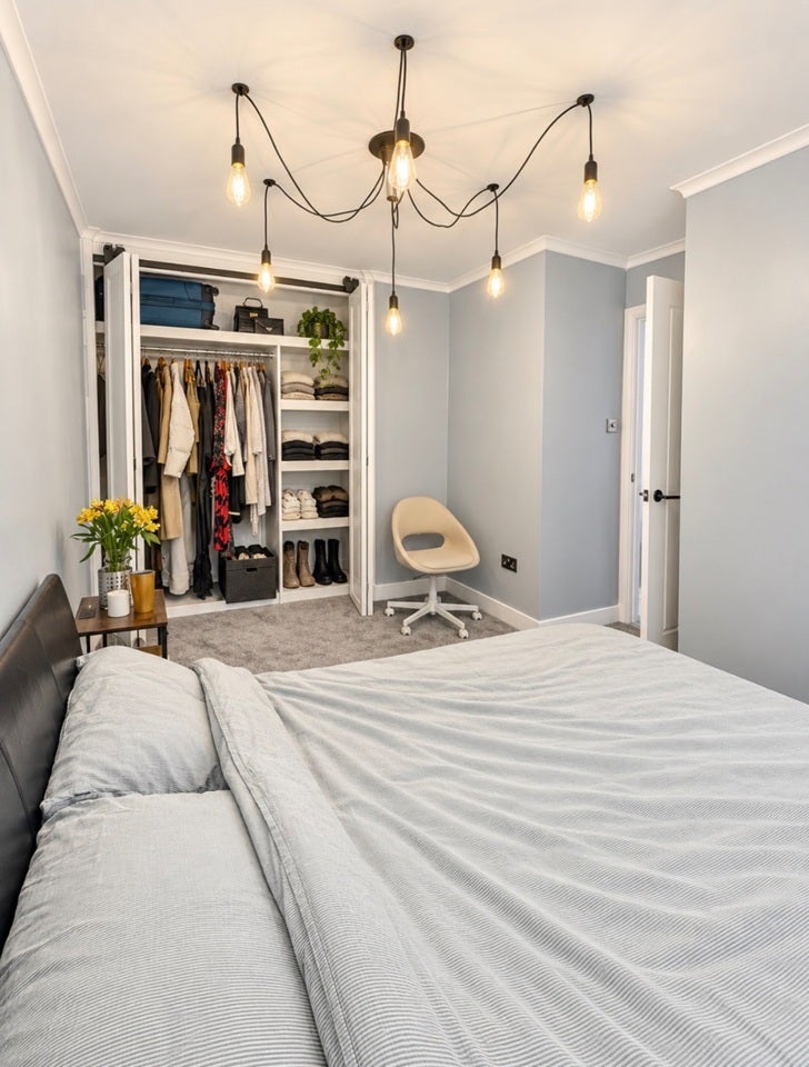 Flat Westbridge Road in Greater London