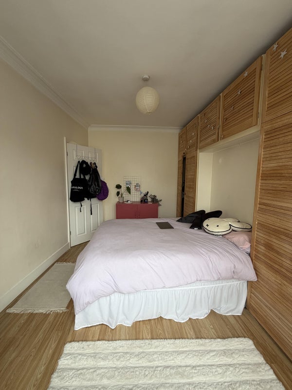 Room Frinton Road in Greater London
