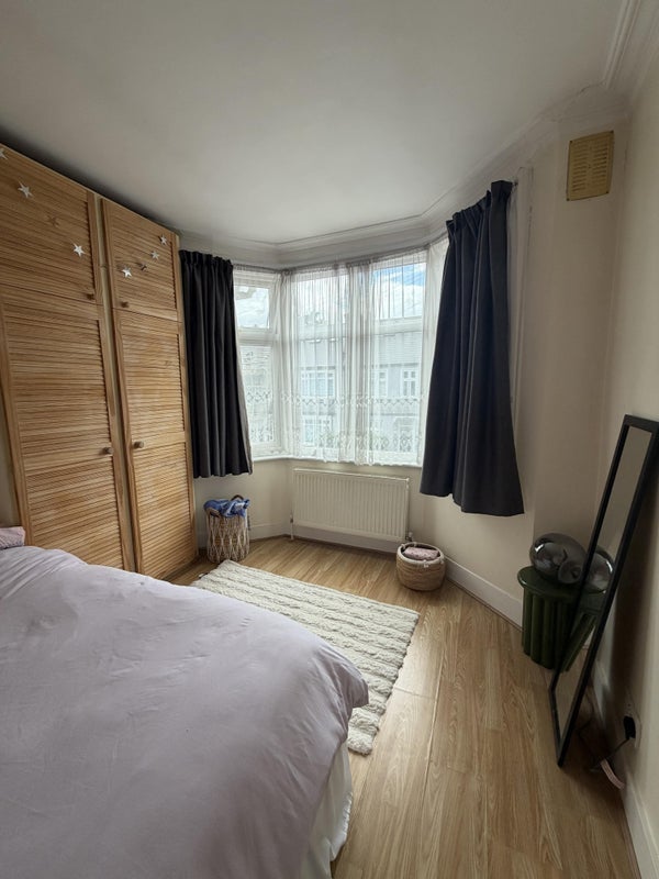 Room Frinton Road in Greater London