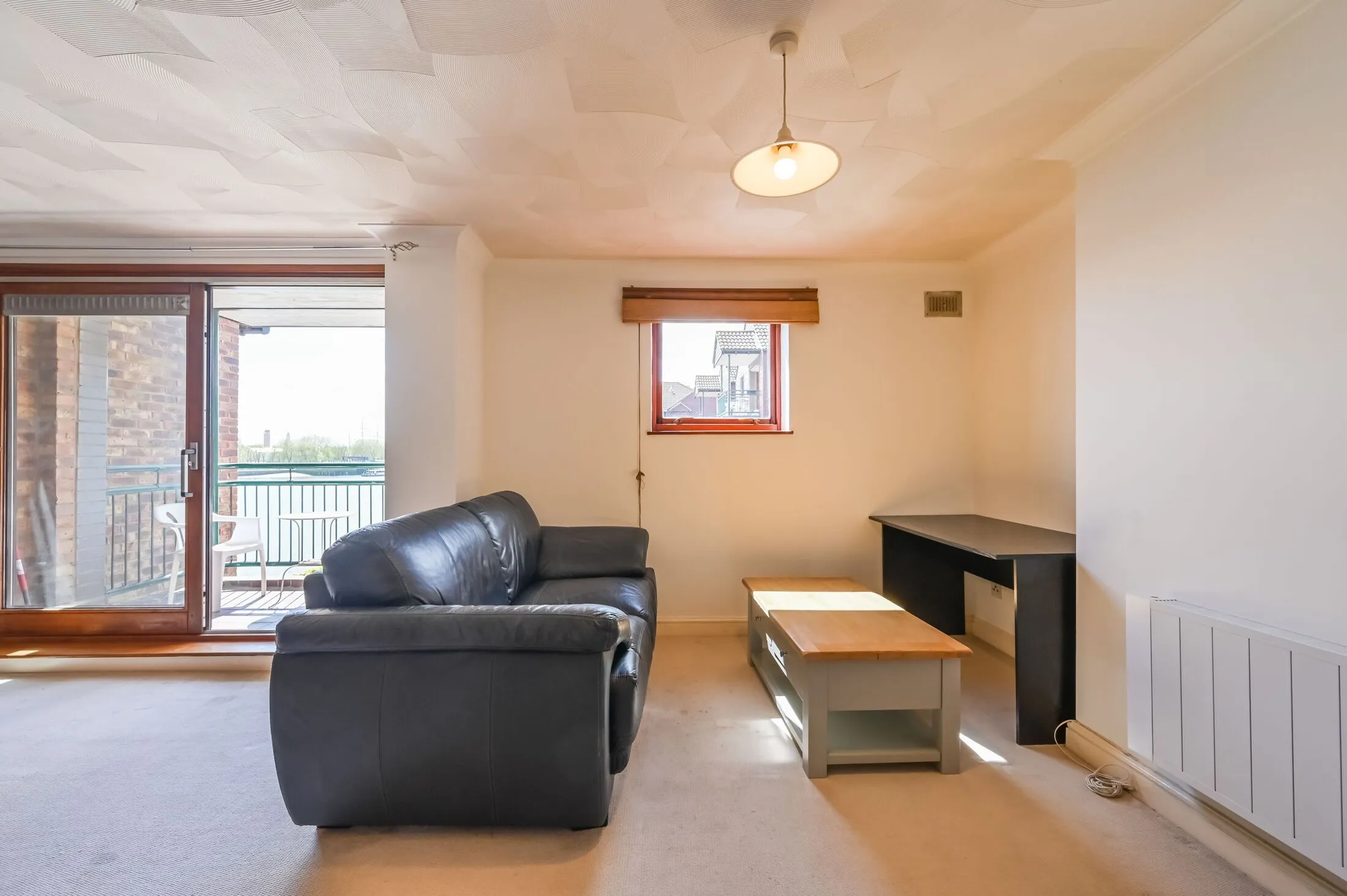 Flat Saunders Ness Road in Greater London