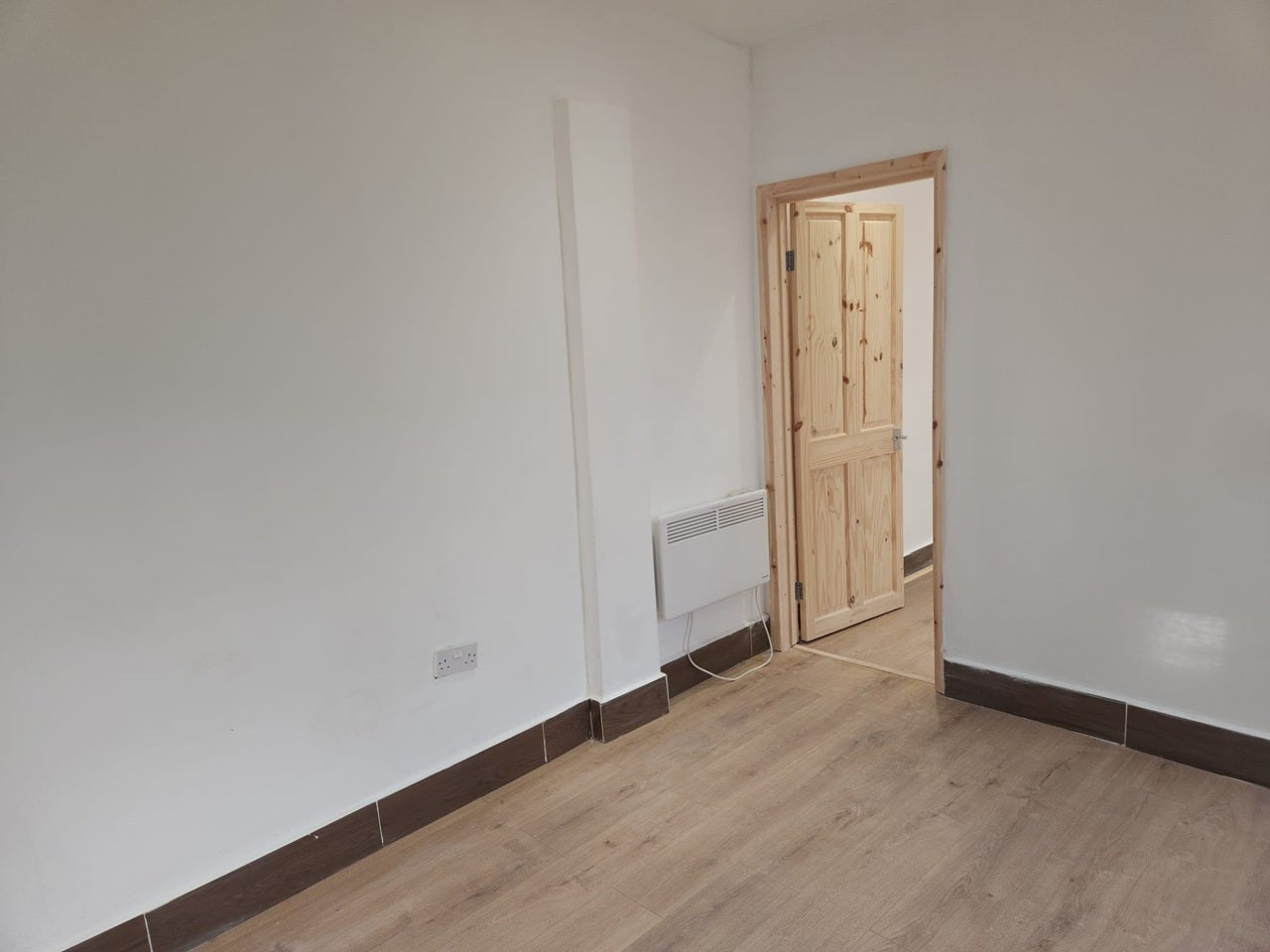 Flat Briscoe Road in Greater London