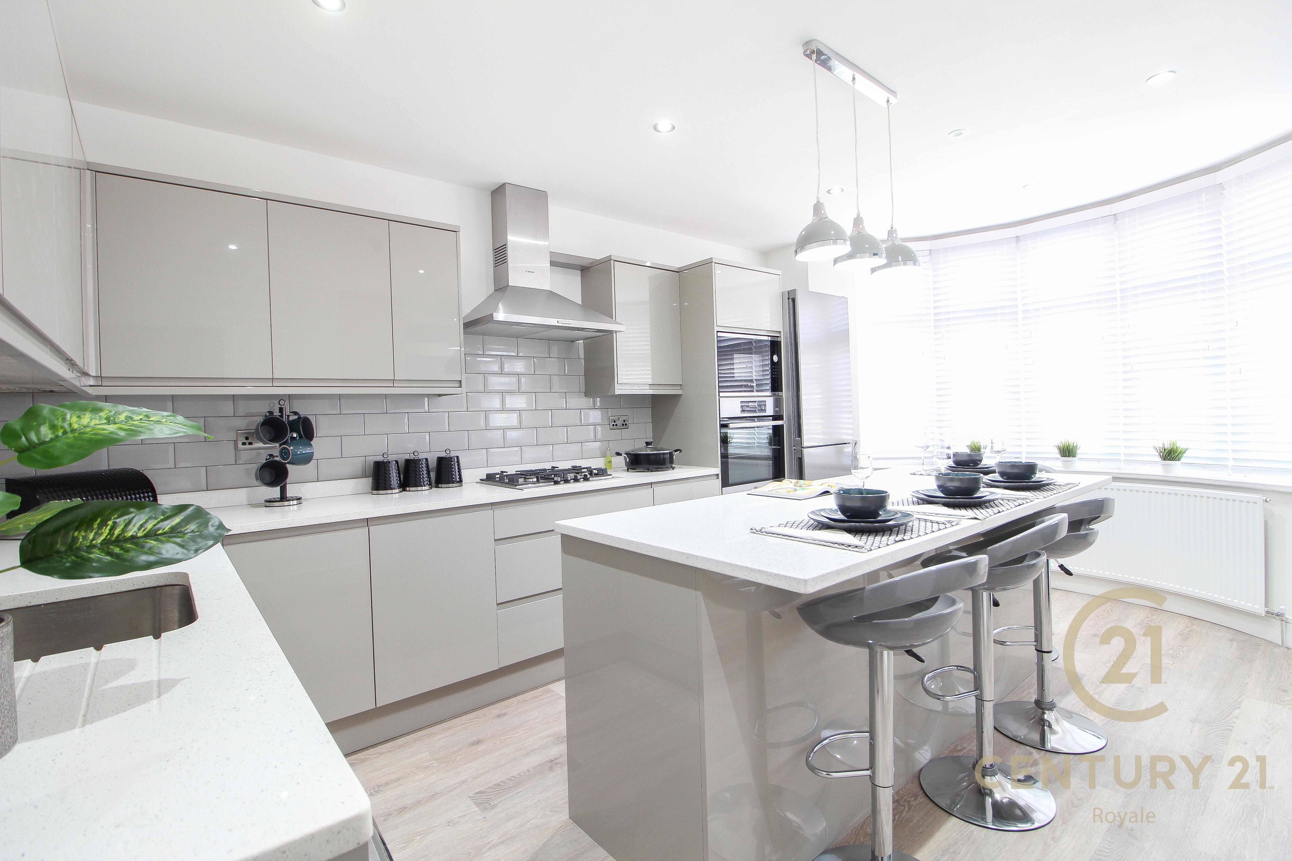 Room Villiers Avenue in Greater London