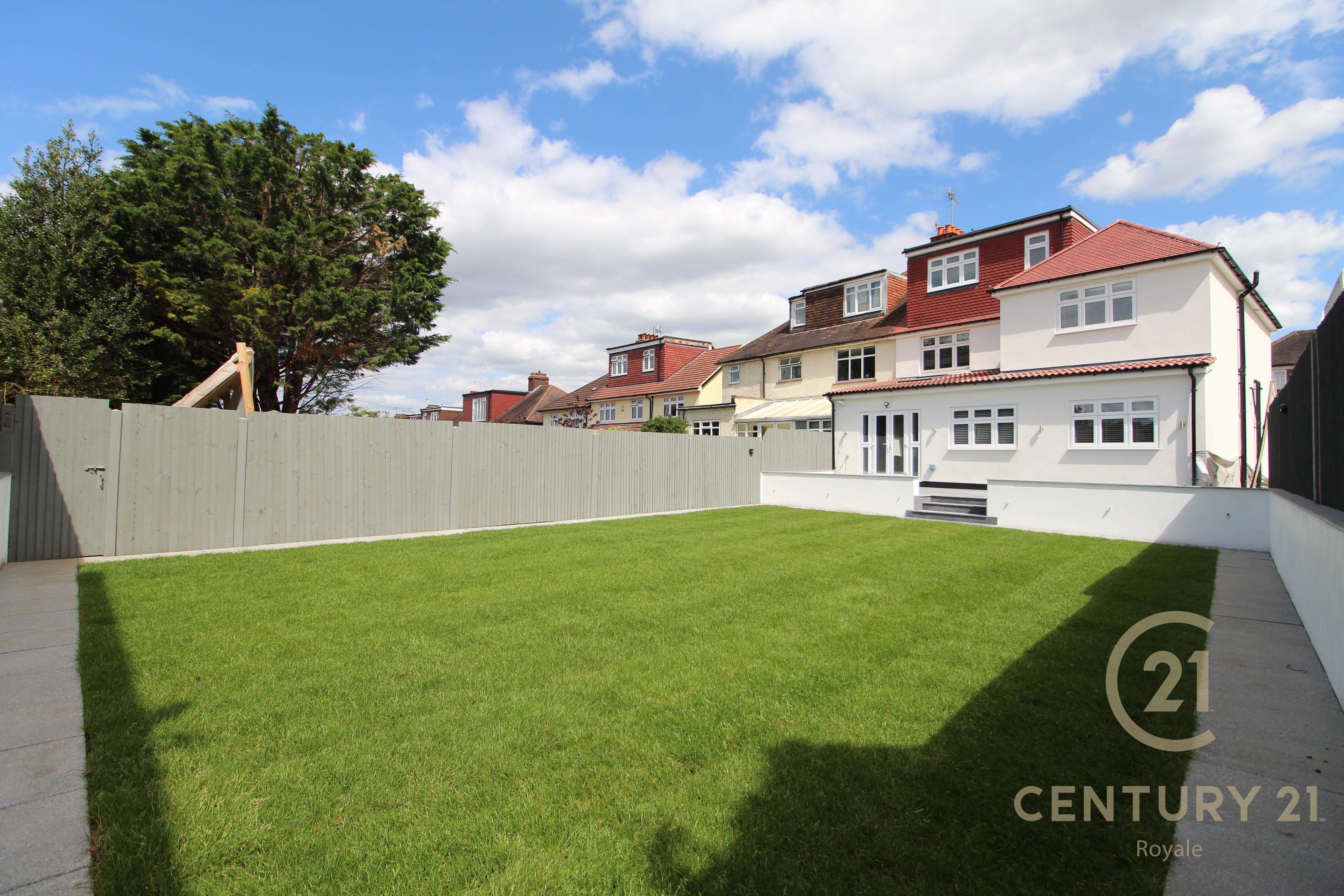 Flat Villiers Avenue in Greater London