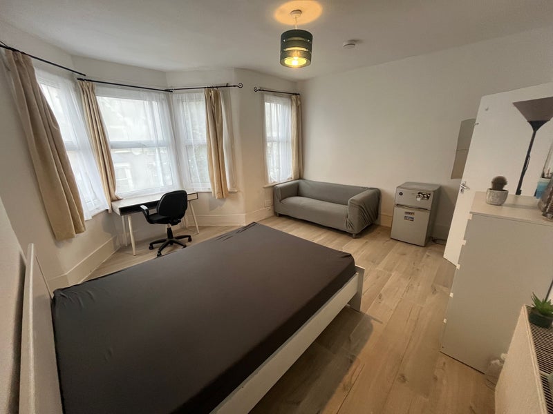 Room Harringay Road in Greater London