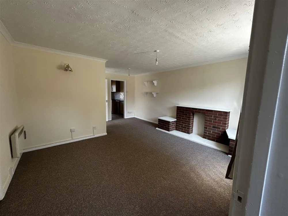 House Sandringham Close in Bridgwater