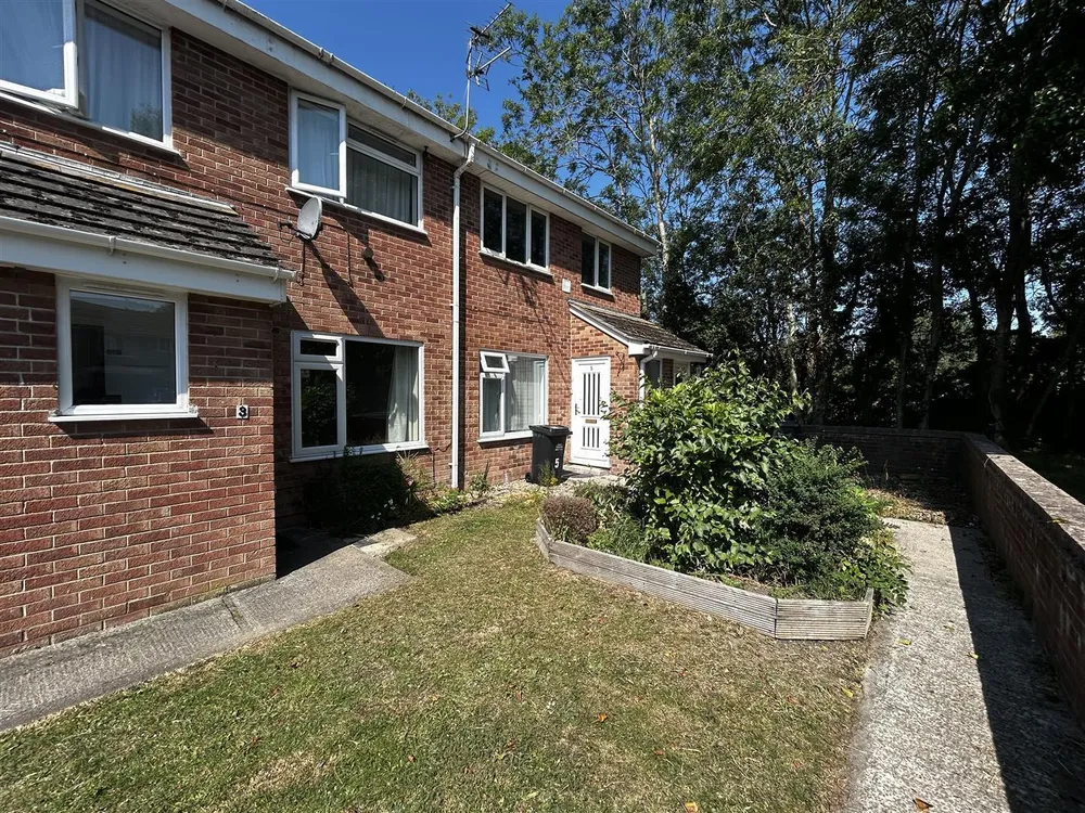 House Sandringham Close in Bridgwater
