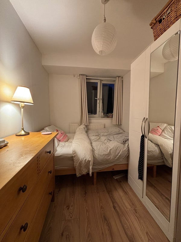 Room Burge Street in Greater London