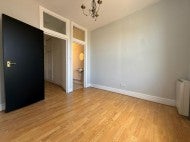 Flat Friern Barnet Road in Greater London
