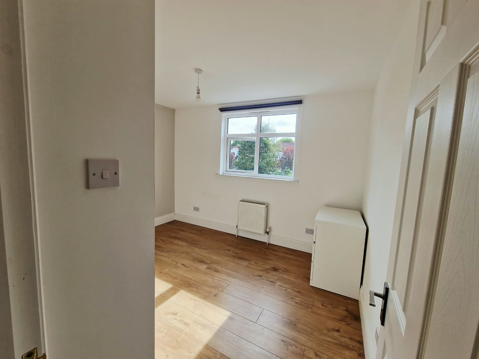 Flat Beatrice Avenue in Greater London