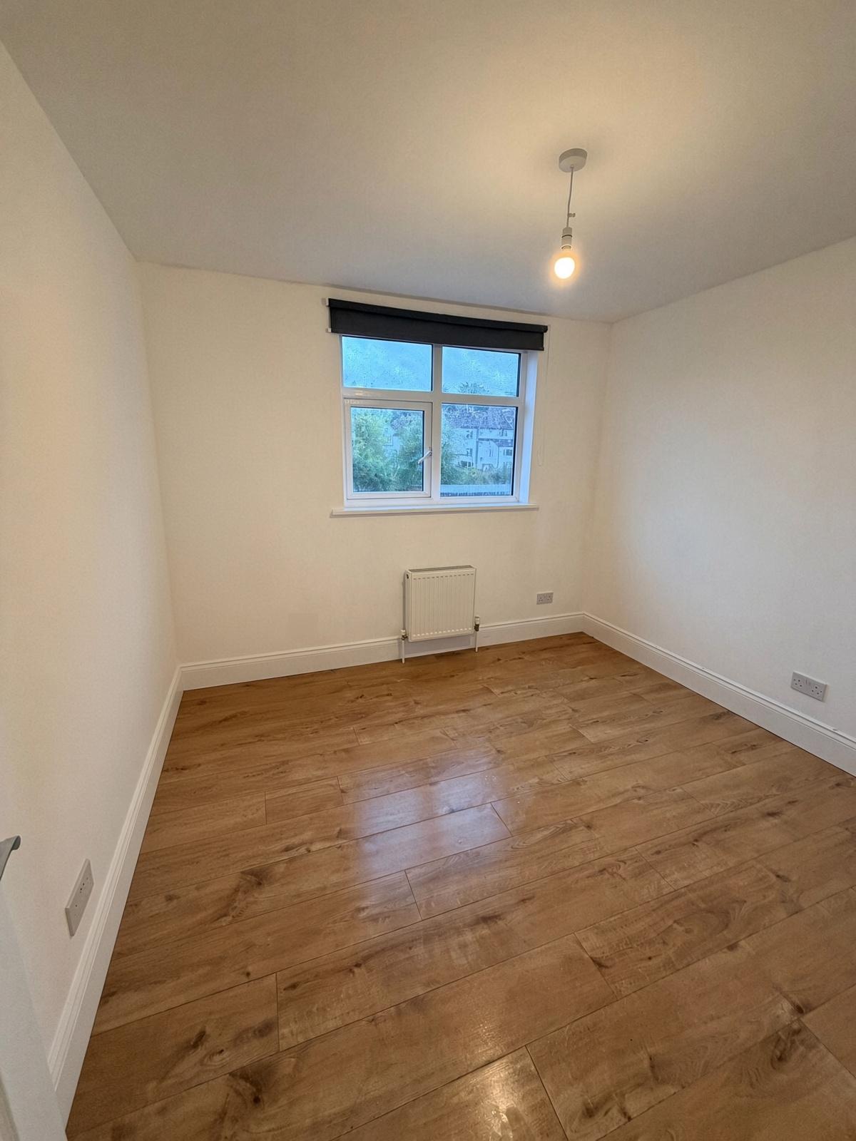 Flat Beatrice Avenue in Greater London