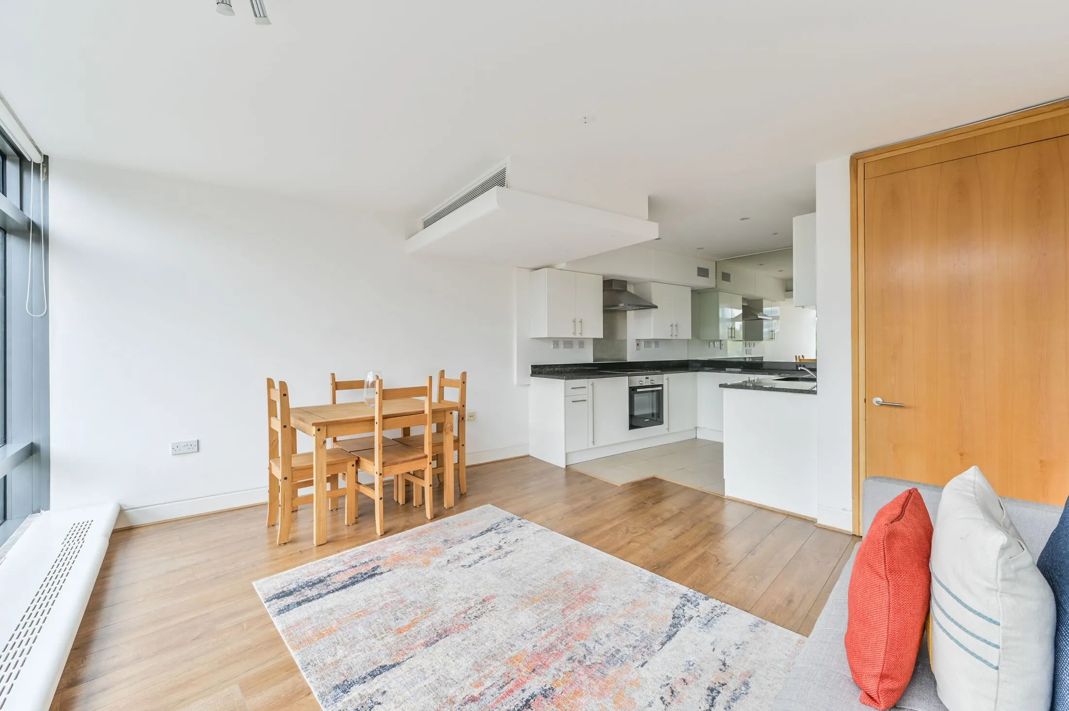 Flat Albert Embankment in Greater London