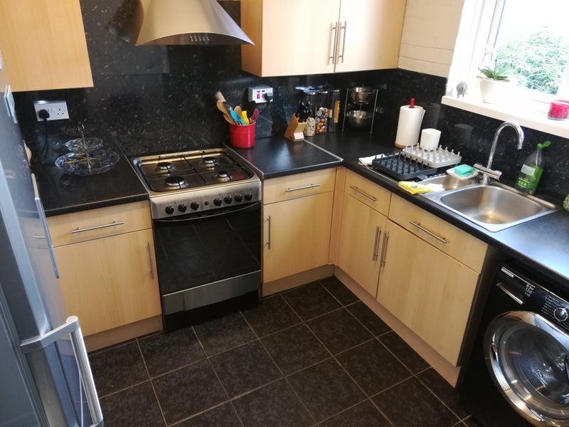 Room Bloomhall Road in Greater London