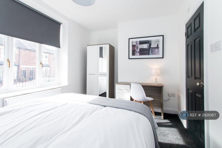 Room Hedley Street in Gateshead