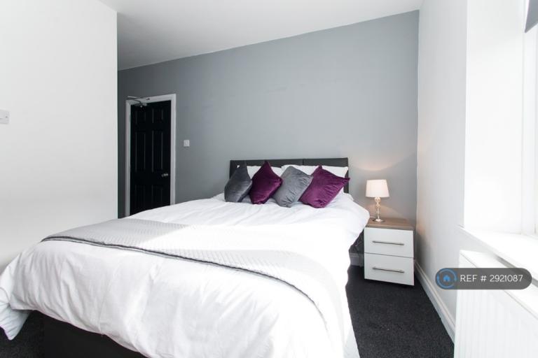 Room Hedley Street in Gateshead