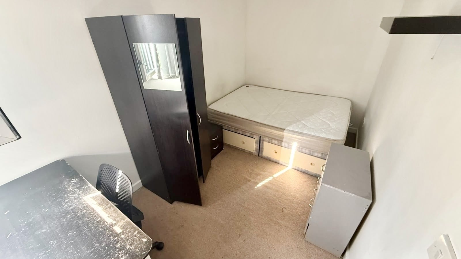 Room Heeley Road in Birmingham