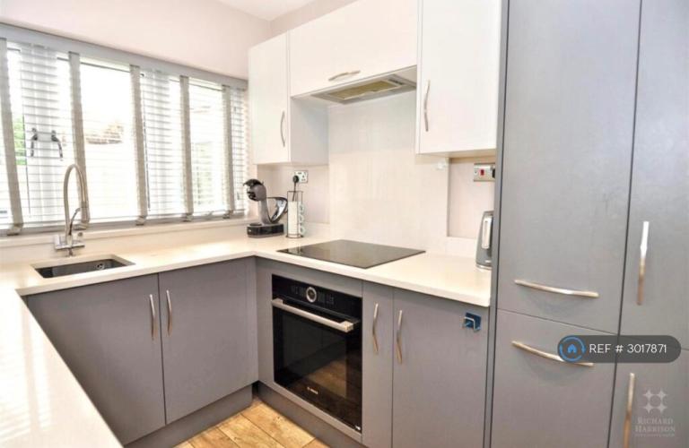 Room Cotswold Close in Charnwood