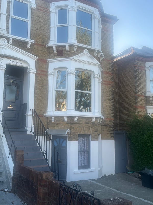 Room Waller Road in Greater London