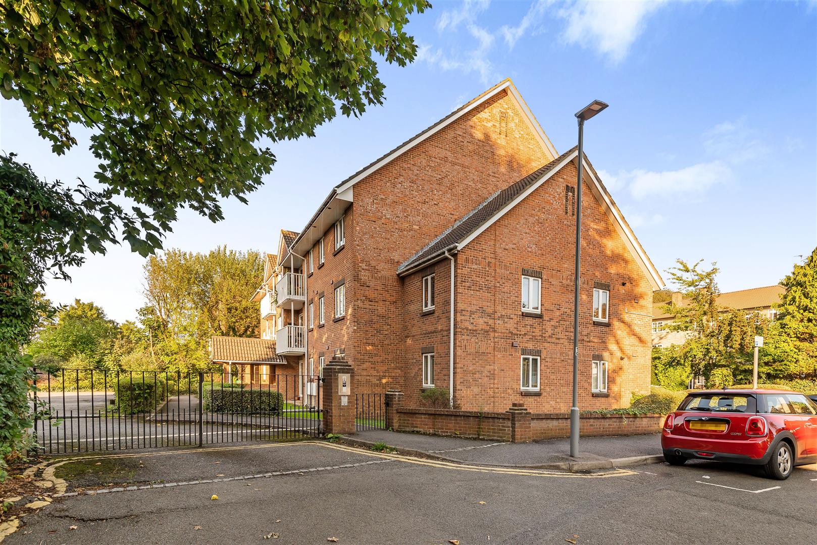 Flat Glenbuck Road in Greater London