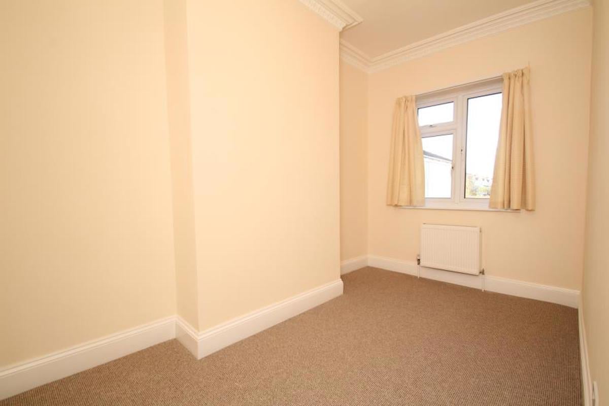 Flat Coldharbour Road in Bristol