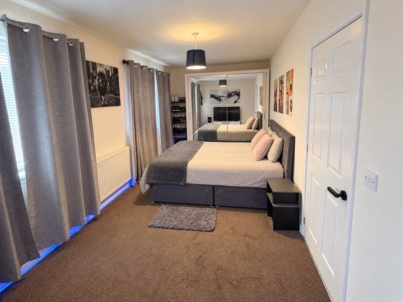 Room Aire Street in Wakefield