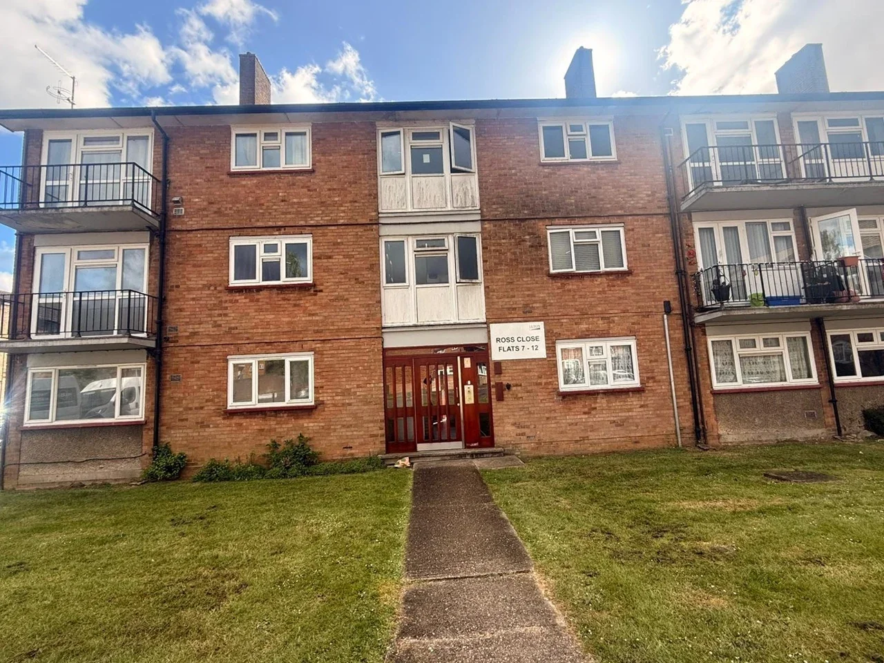 Flat Ross Close in Luton