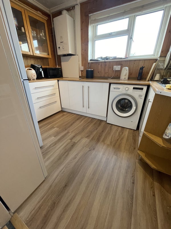Room Sir Alexander Close in Greater London