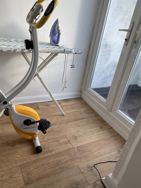Room Sir Alexander Close in Greater London
