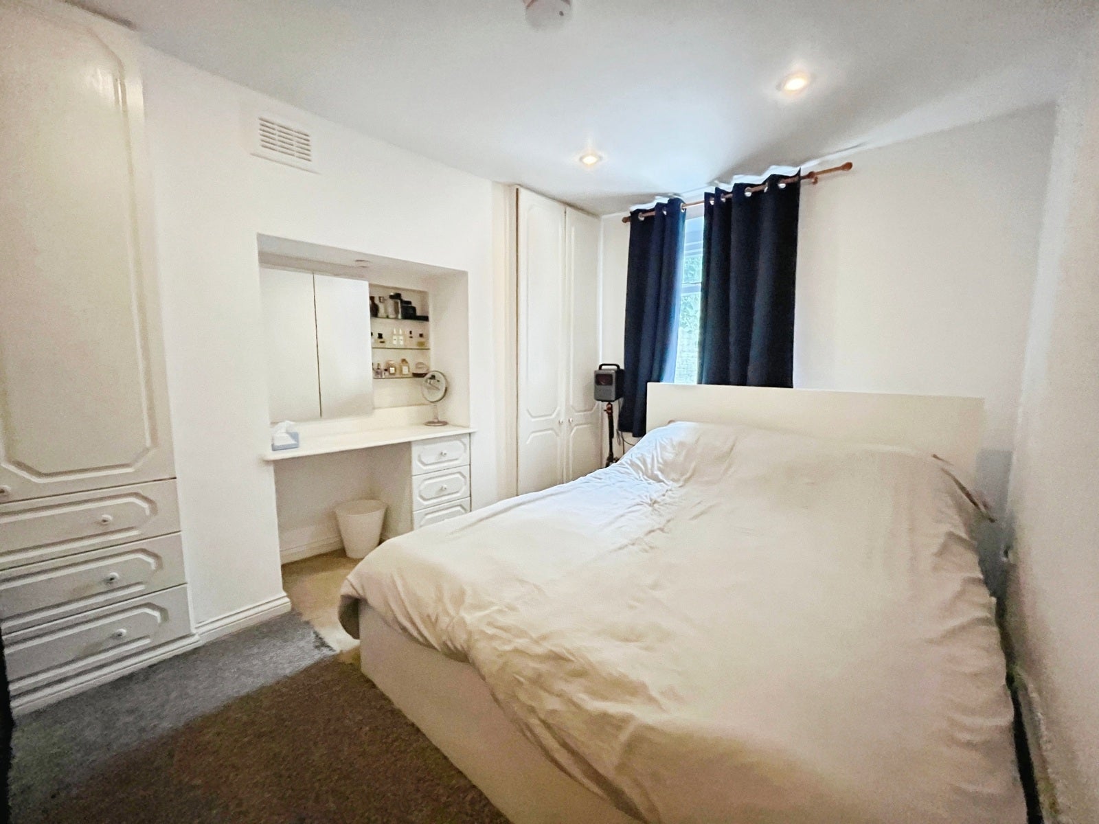 Flat Ealing Green in Greater London