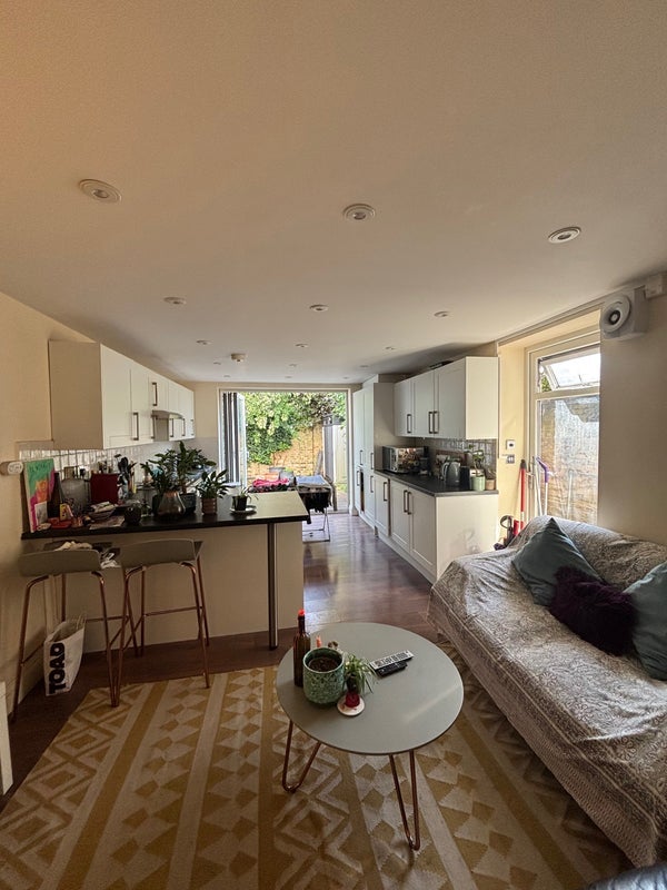 Room Herne Hill Road in Greater London
