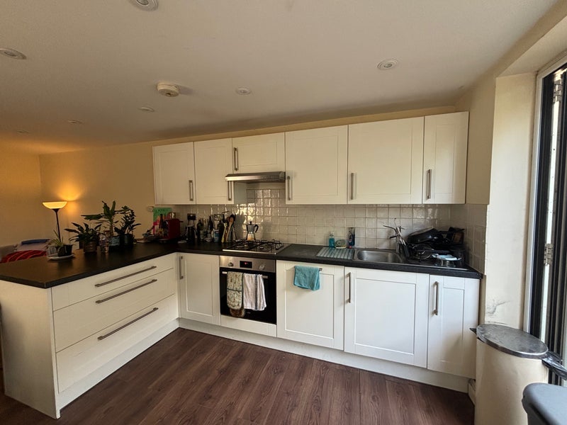 Room Herne Hill Road in Greater London