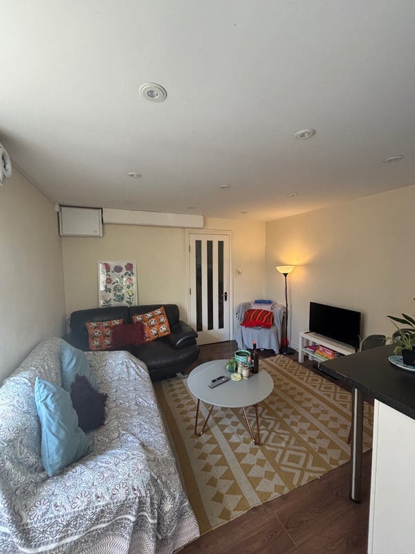 Room Herne Hill Road in Greater London