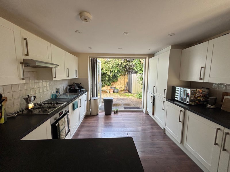 Room Herne Hill Road in Greater London