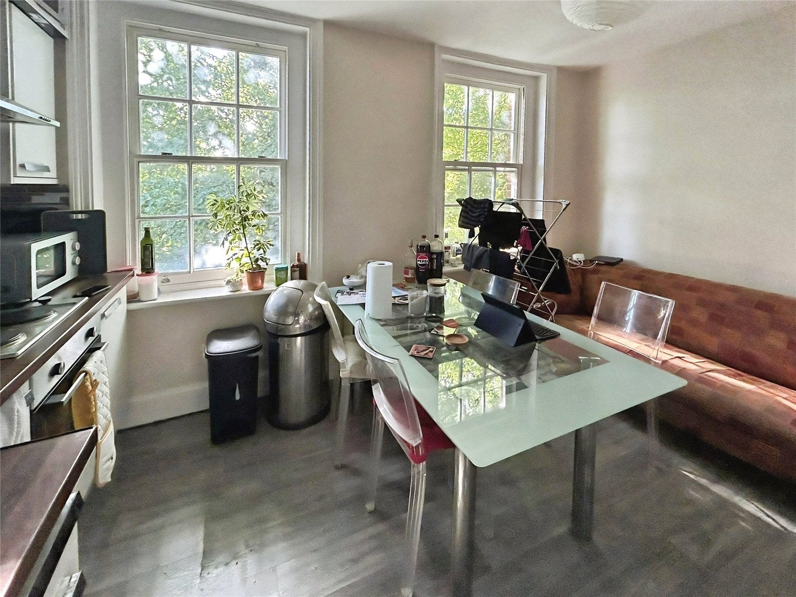 Flat Cobourg Road Estate in Greater London