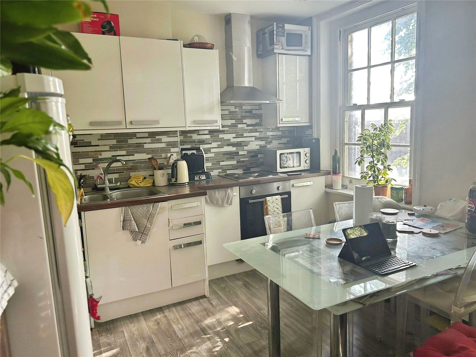 Flat Cobourg Road Estate in Greater London