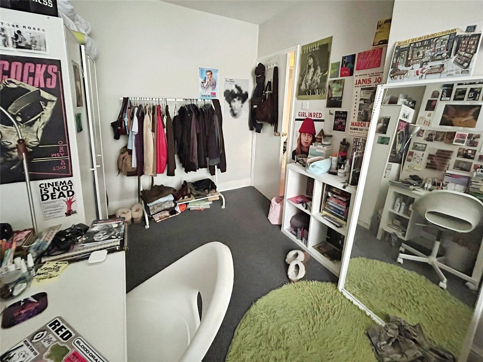 Flat Cobourg Road Estate in Greater London