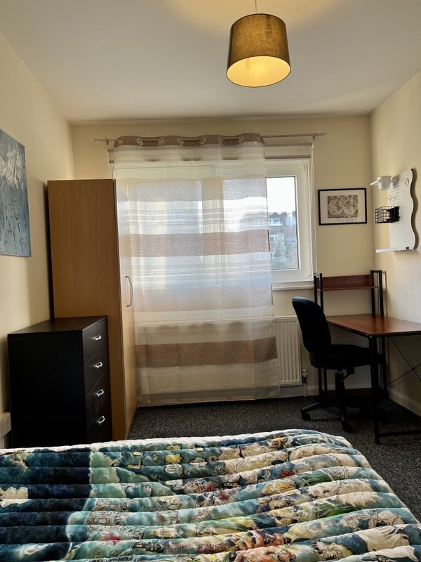 Room Eversholt Street in Greater London