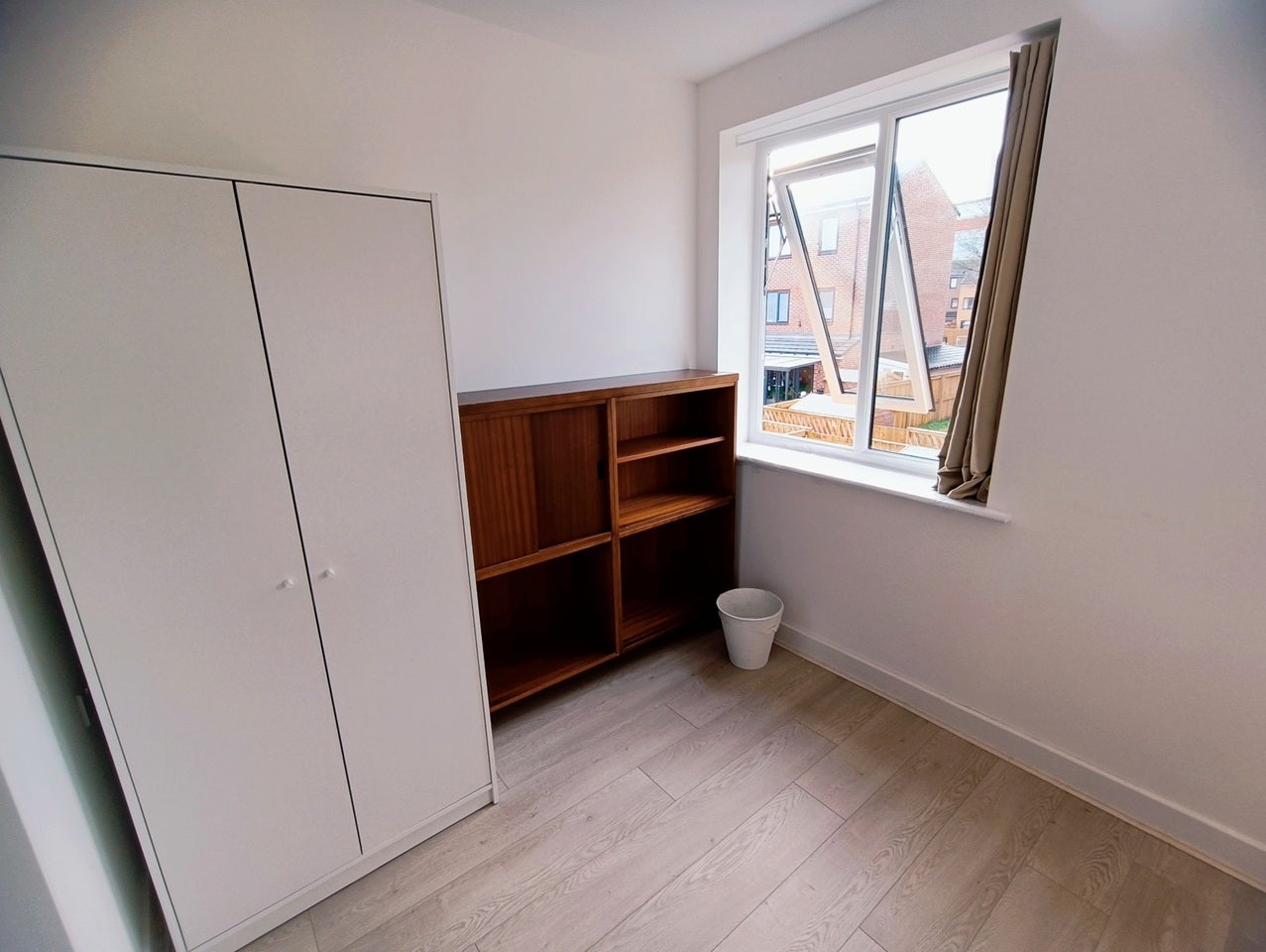 Room Cumbrian Close in Manchester
