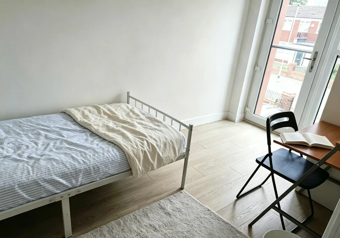 Room Cumbrian Close in Manchester