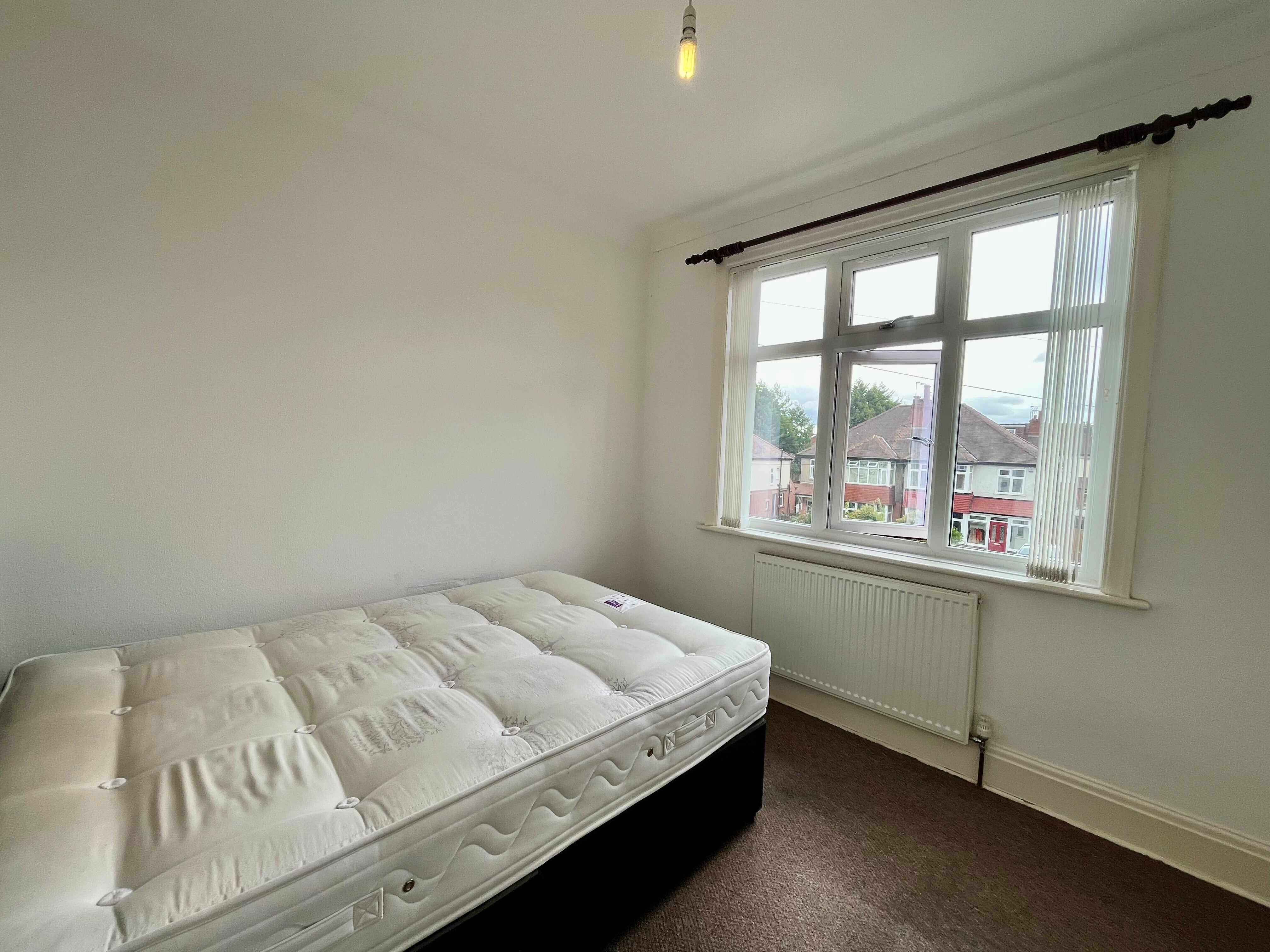 Flat St Anne's Road in Leeds