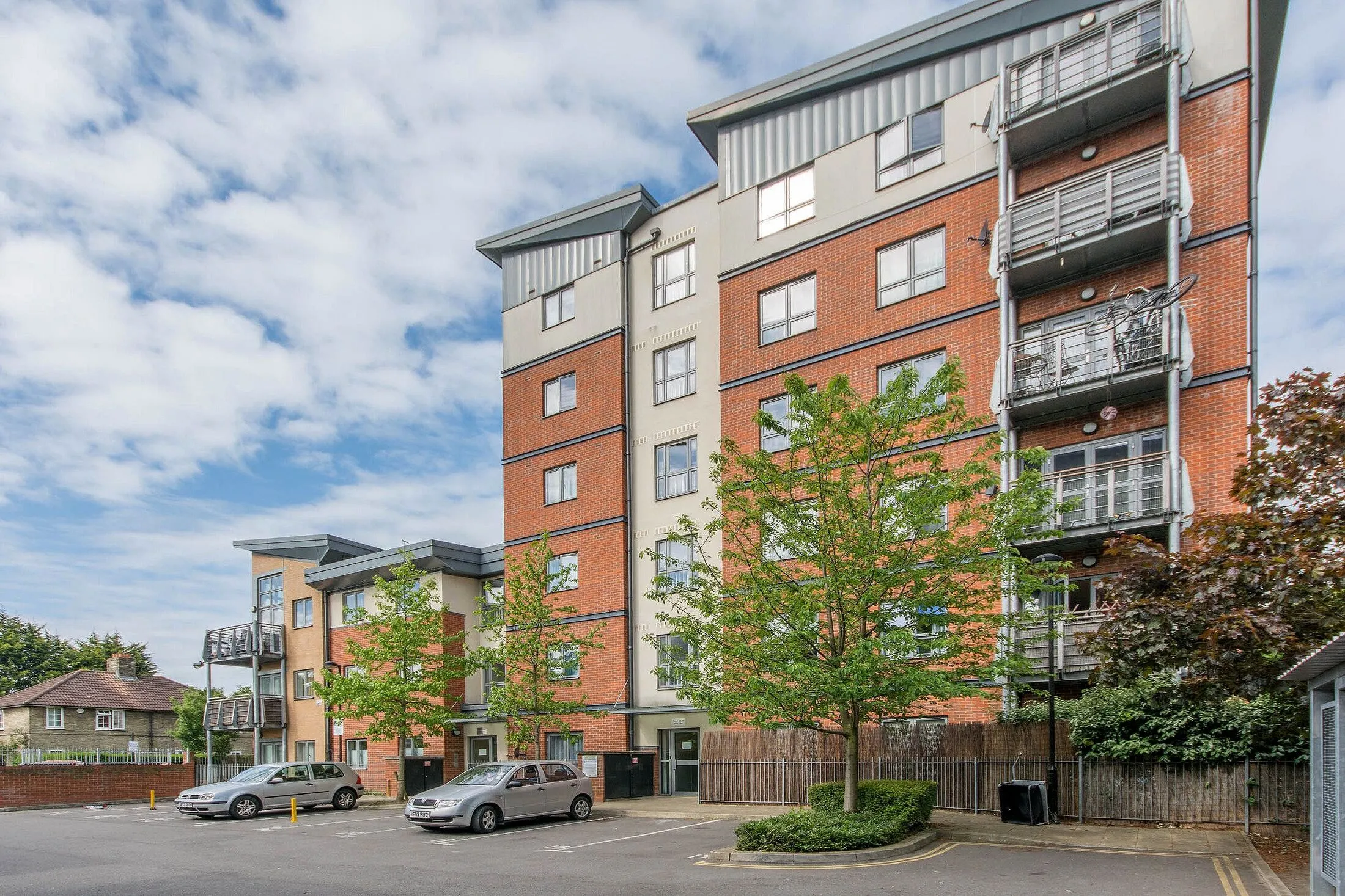 Flat Heathstan Road in Greater London