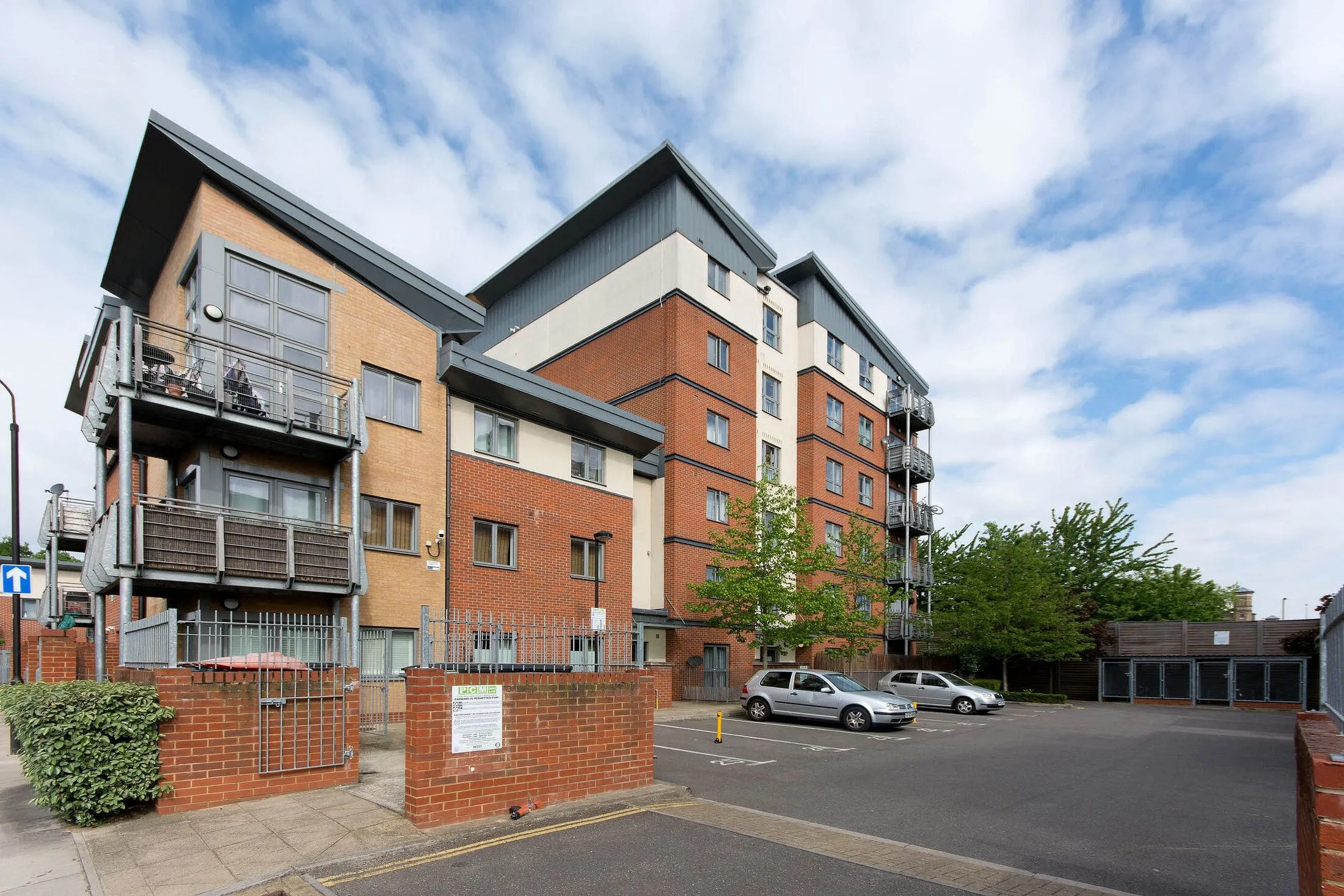 Flat Heathstan Road in Greater London
