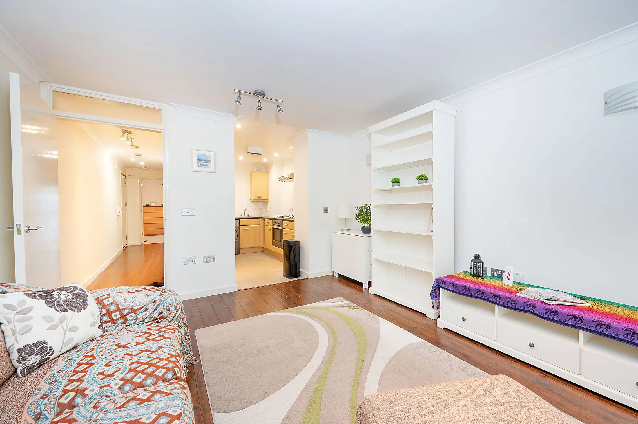 Flat Heathstan Road in Greater London