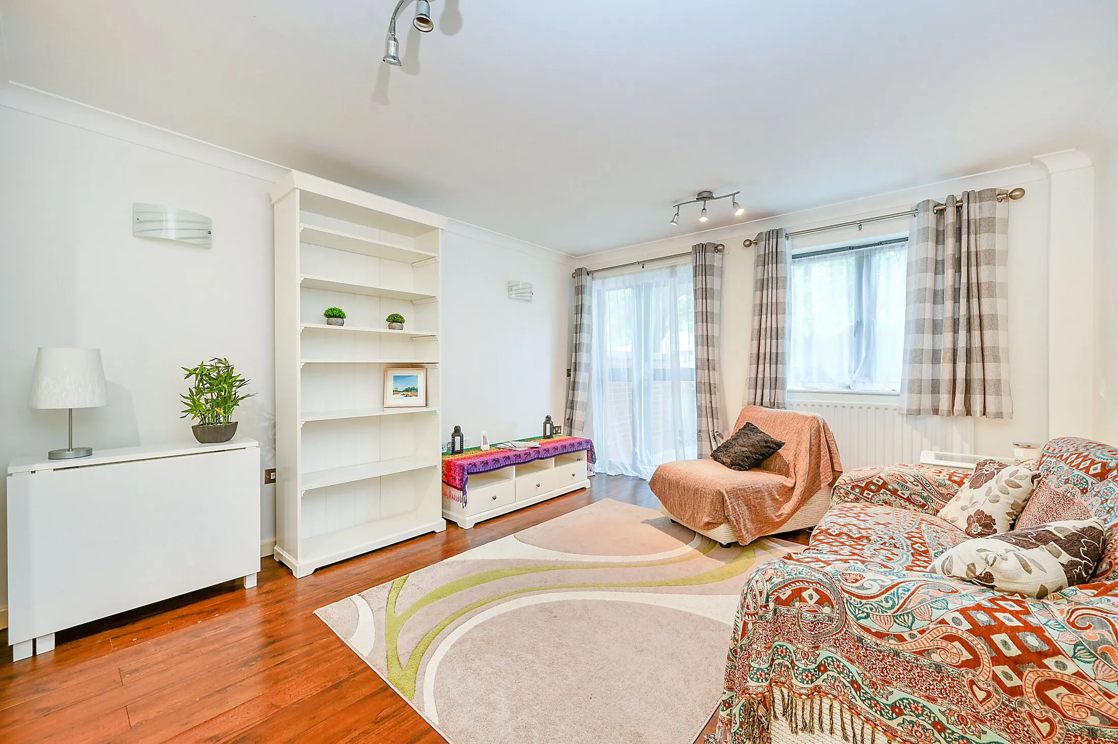Flat Heathstan Road in Greater London