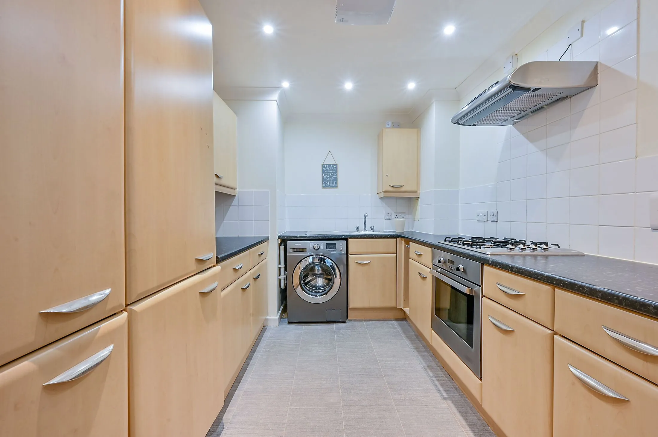 Flat Heathstan Road in Greater London