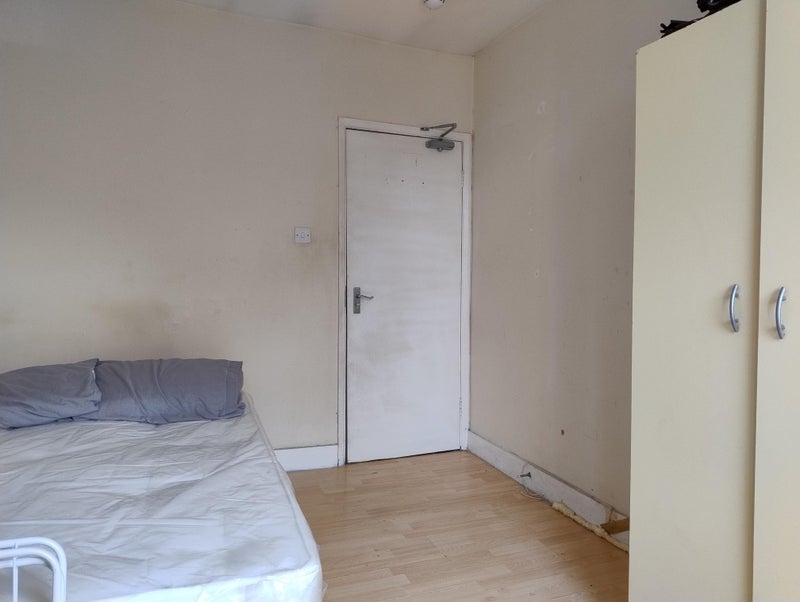 Room Burdett Road in Greater London