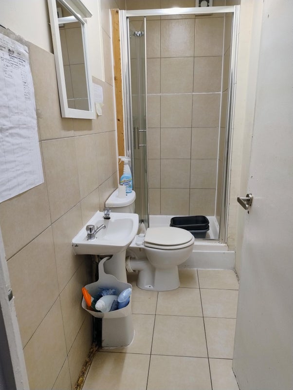Room Burdett Road in Greater London
