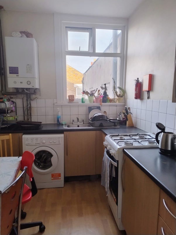 Room Burdett Road in Greater London